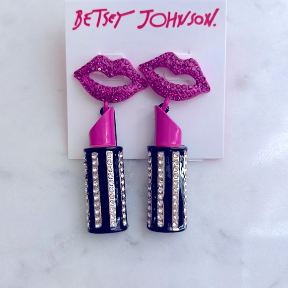 New Betsey Johnson GOING ALL OUT LIPSTICK DROP EARRINGS - Picture 3 of 10